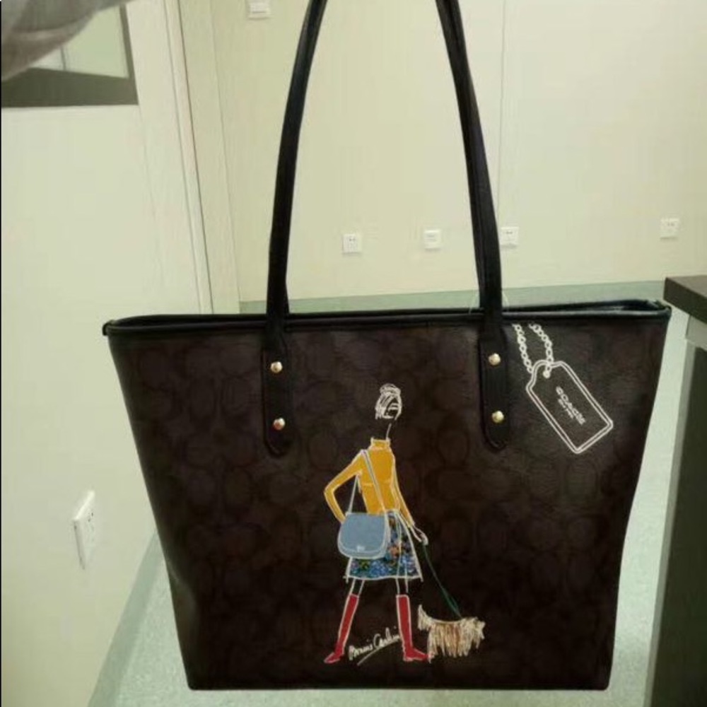 BNWT coach zipper tote large